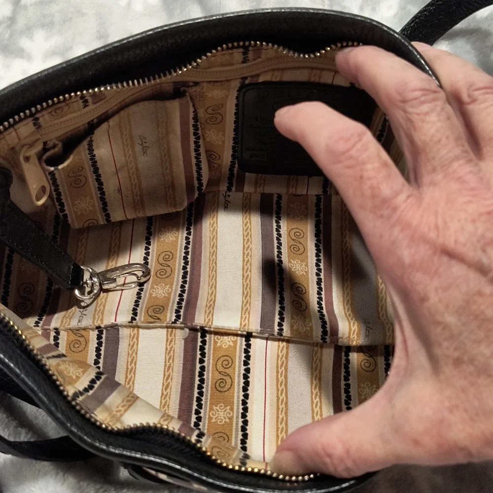 Brighton Vintage bag, EVC, has internal key fob, external slip pocket, see pics.